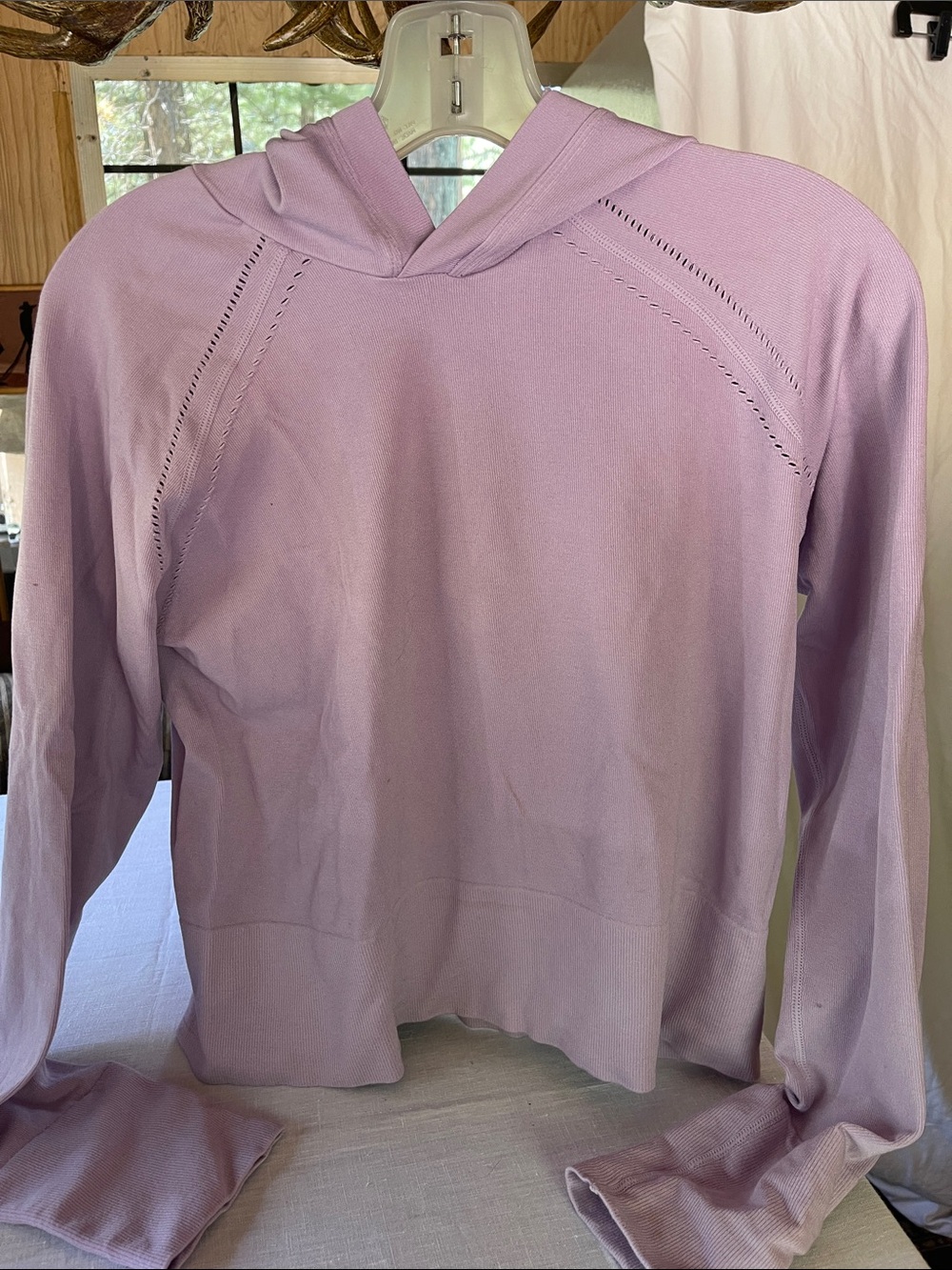Beautiful lavender jersey knit hoodie xs